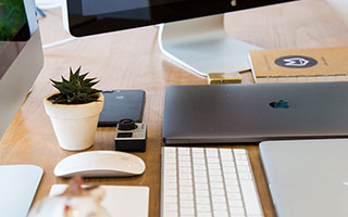 沈月出席活动被拍生图，真实身高仅到助理肩膀，网友：最多1米55