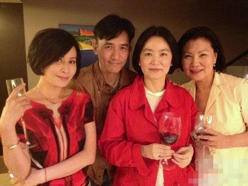 直击明星生日趴奢靡场面:大小S制服秀色诱老公