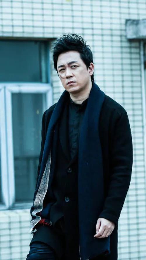 娱乐圈出轨的男人_娱乐圈忘记拉窗帘出轨事件_明星出轨被偷拍没拉窗帘