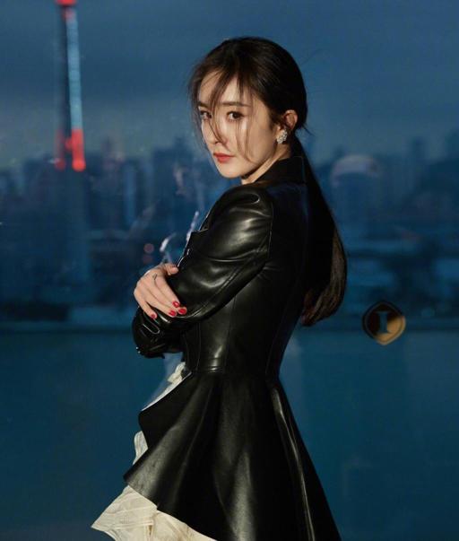 Angelababy皮衣时尚风格_女明星皮草搭配_女明星皮衣穿搭