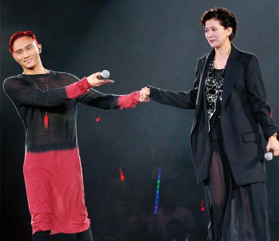 娱乐圈好男人困境:忠诚频破产狗血撒一身