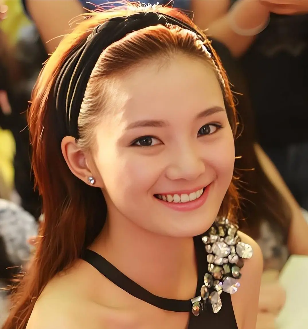 女明星馨子_馨子 红苹果乐园 演员转型直播