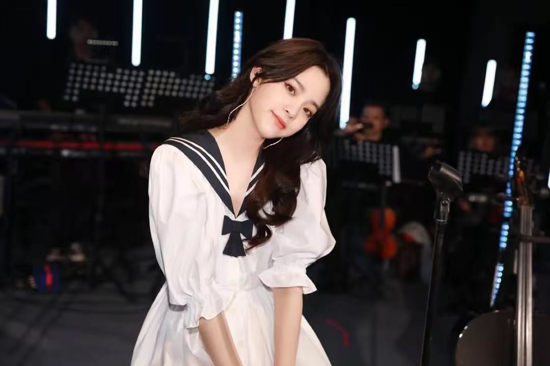 娱乐圈吻戏图片_杨幂没分寸感行为_娱乐圈没有分寸感明星